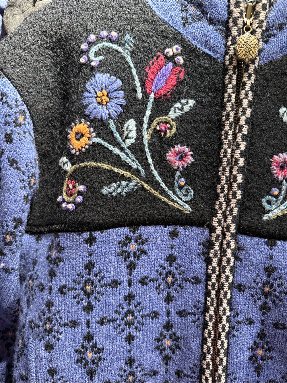 Icelandic Design Jacket - Picture 2 of 5